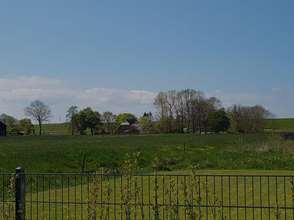 Watt'N Blick - Hundefreundliches Ferienhaus Mit Ausblick Ueber Die Wiesen Bis Zum Deich Schweiburg Bagian luar foto