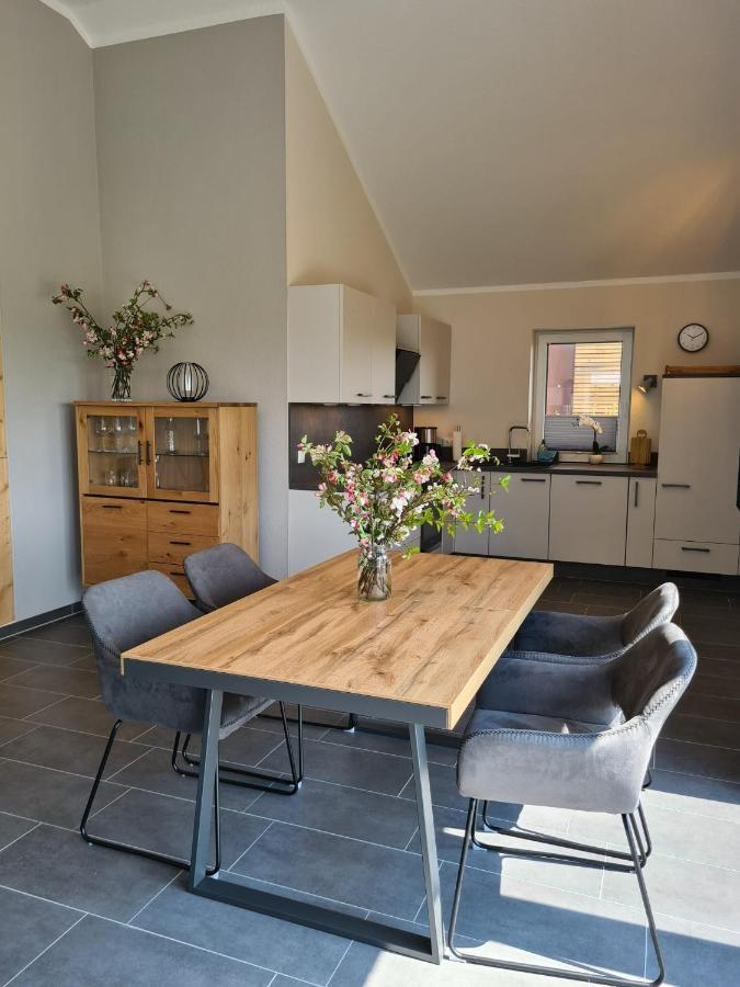 Watt'N Blick - Hundefreundliches Ferienhaus Mit Ausblick Ueber Die Wiesen Bis Zum Deich Schweiburg Bagian luar foto