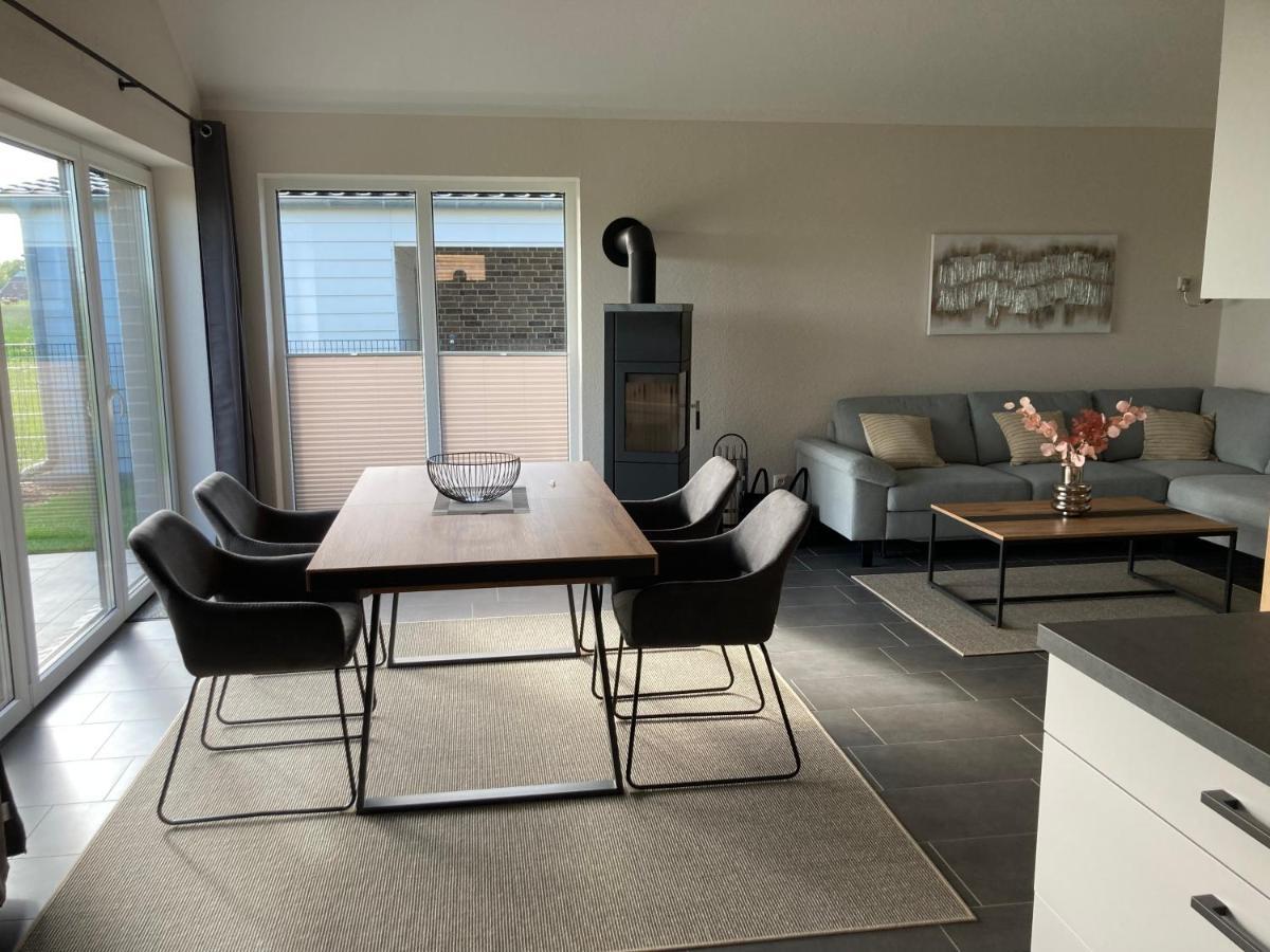 Watt'N Blick - Hundefreundliches Ferienhaus Mit Ausblick Ueber Die Wiesen Bis Zum Deich Schweiburg Bagian luar foto