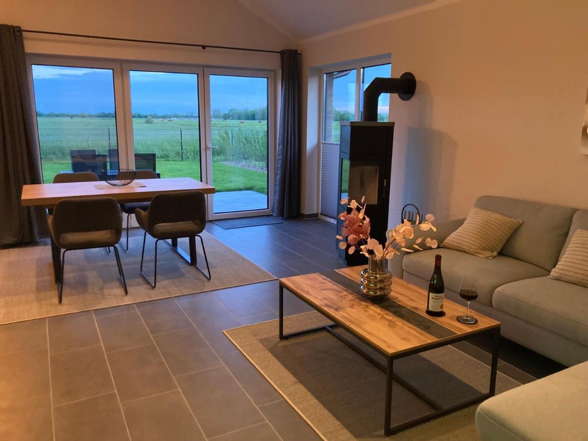 Watt'N Blick - Hundefreundliches Ferienhaus Mit Ausblick Ueber Die Wiesen Bis Zum Deich Schweiburg Bagian luar foto